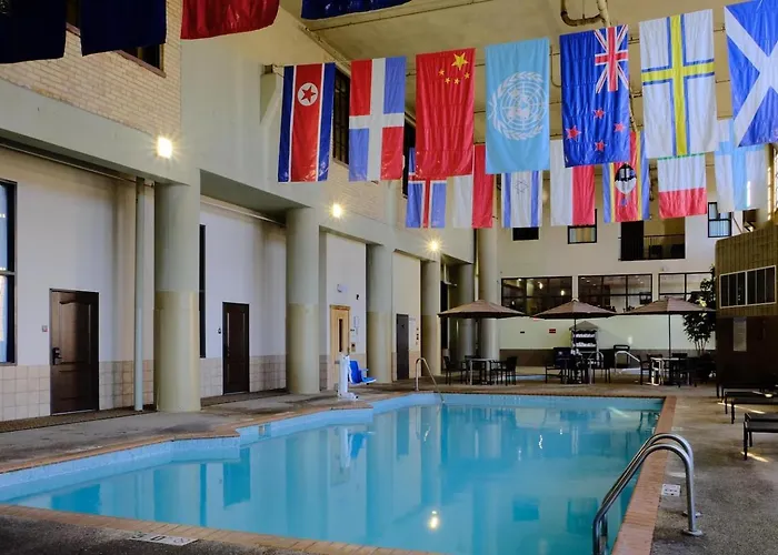 Dog-Friendly Canal Park Condo Hot Tub Pool